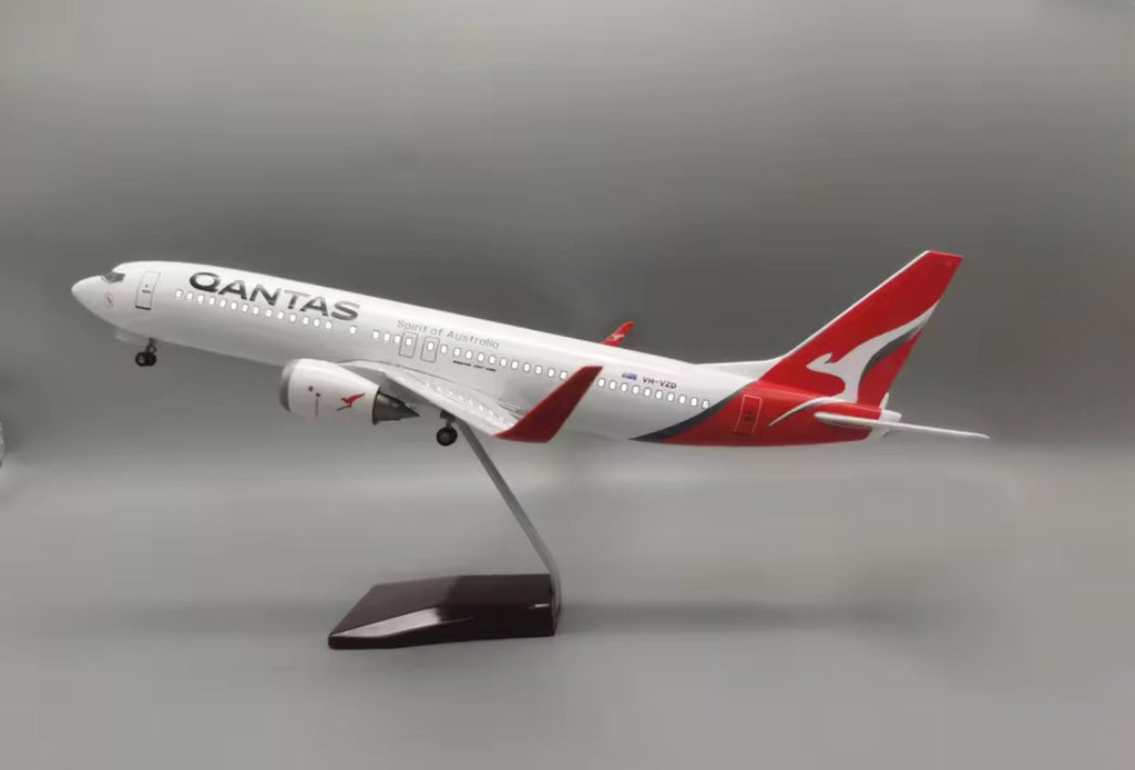 47cm 1/160 LED & Non LED Qantas 737-800 Model Plane