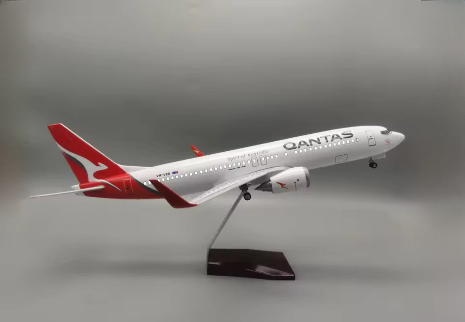 47cm 1/160 LED & Non LED Qantas 737-800 Model Plane