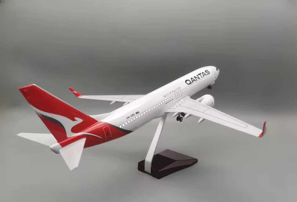 47cm 1/160 LED & Non LED Qantas 737-800 Model Plane